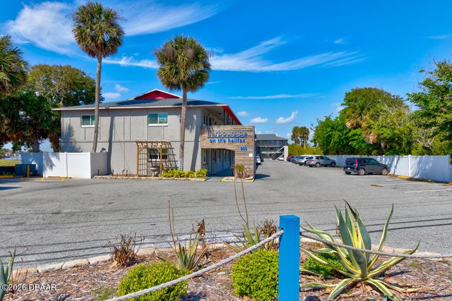 900 S Peninsula Dr Apt 108, Daytona Beach, FL 32118