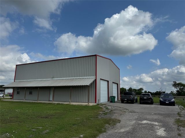 8417 Los Robles Avenue, Alvin, TX 77511