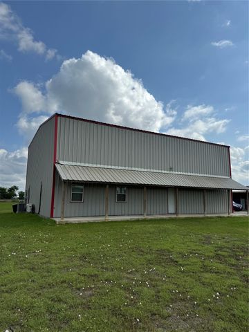 8417 Los Robles Avenue, Alvin, TX 77511