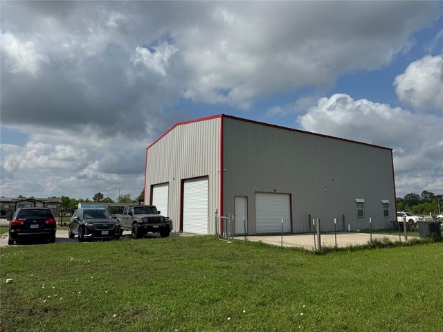 8417 Los Robles Avenue, Alvin, TX 77511