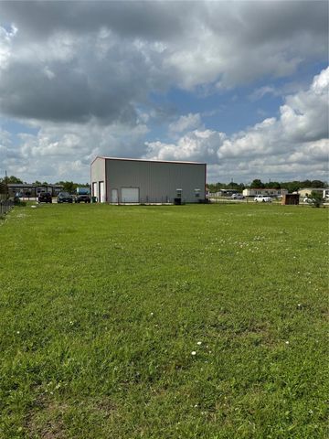 8417 Los Robles Avenue, Alvin, TX 77511