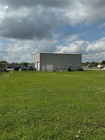 8417 Los Robles Avenue, Alvin, TX 77511