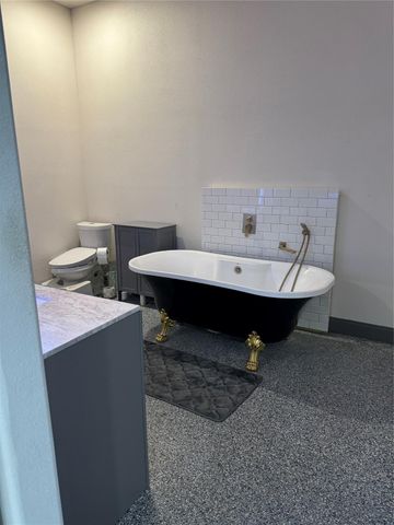 8417 Los Robles Avenue, Alvin, TX 77511