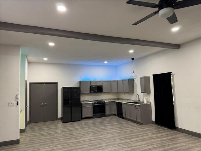 8417 Los Robles Avenue, Alvin, TX 77511