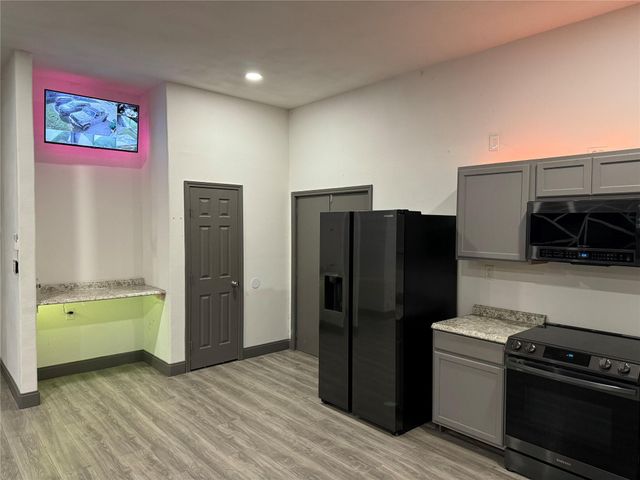 8417 Los Robles Avenue, Alvin, TX 77511