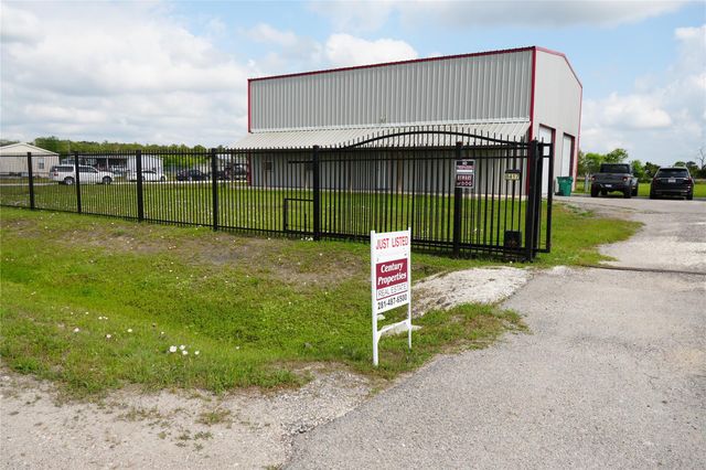 8417 Los Robles Avenue, Alvin, TX 77511