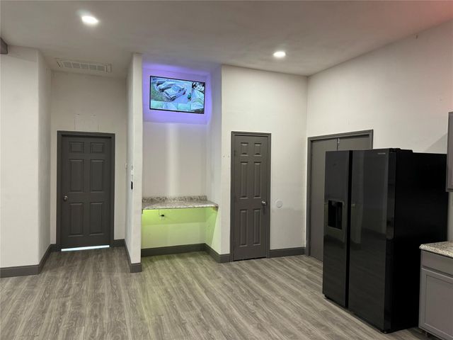 8417 Los Robles Avenue, Alvin, TX 77511