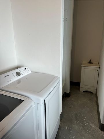 8417 Los Robles Avenue, Alvin, TX 77511