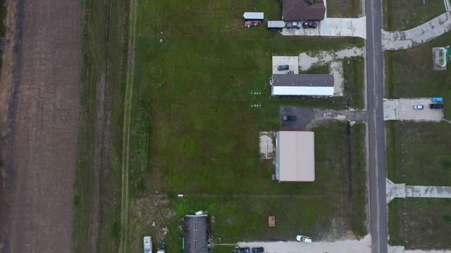 8417 Los Robles Avenue, Alvin, TX 77511