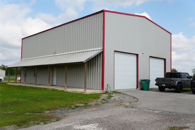 8417 Los Robles Avenue, Alvin, TX 77511