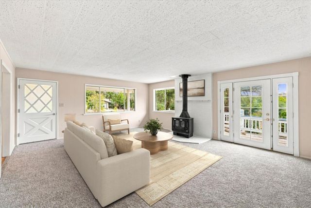 18525 Siesta Dr, Penn Valley, CA 95946
