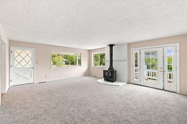 18525 Siesta Dr, Penn Valley, CA 95946