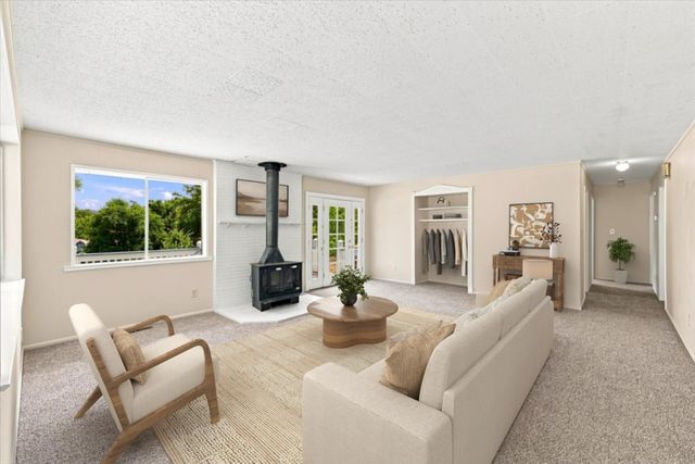 18525 Siesta Dr, Penn Valley, CA 95946