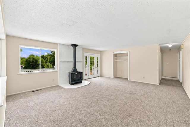 18525 Siesta Dr, Penn Valley, CA 95946
