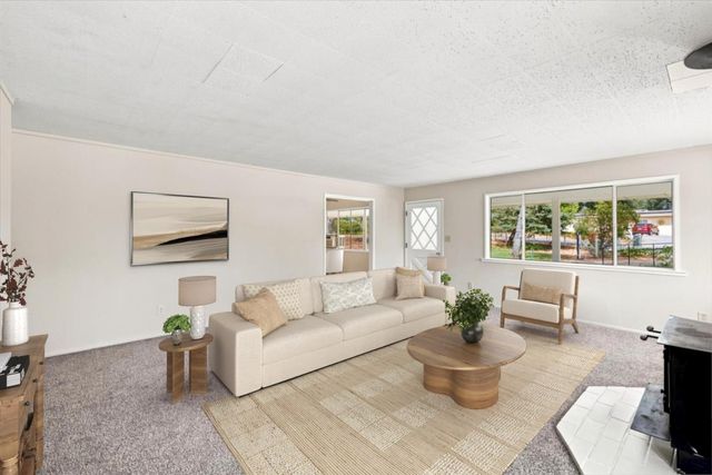 18525 Siesta Dr, Penn Valley, CA 95946