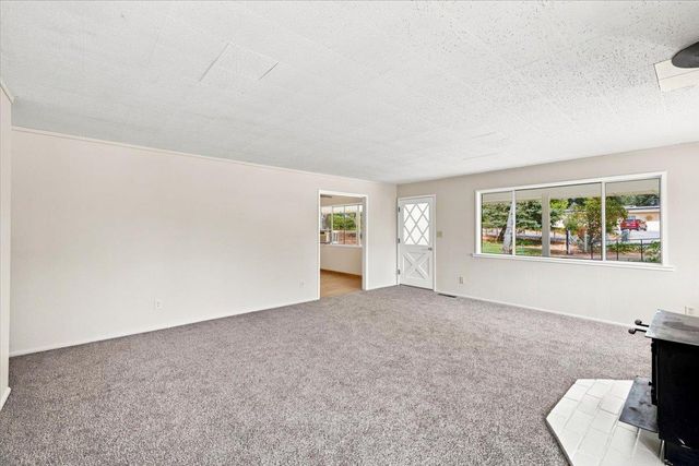 18525 Siesta Dr, Penn Valley, CA 95946