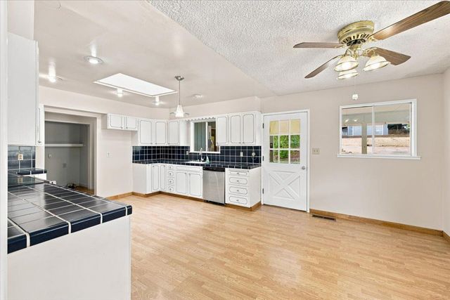 18525 Siesta Dr, Penn Valley, CA 95946