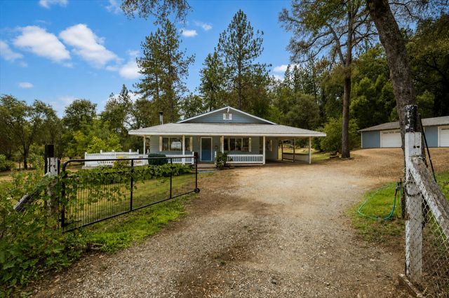 18525 Siesta Dr, Penn Valley, CA 95946