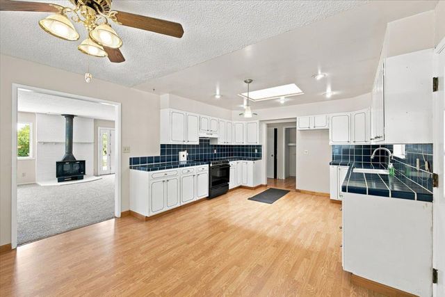 18525 Siesta Dr, Penn Valley, CA 95946