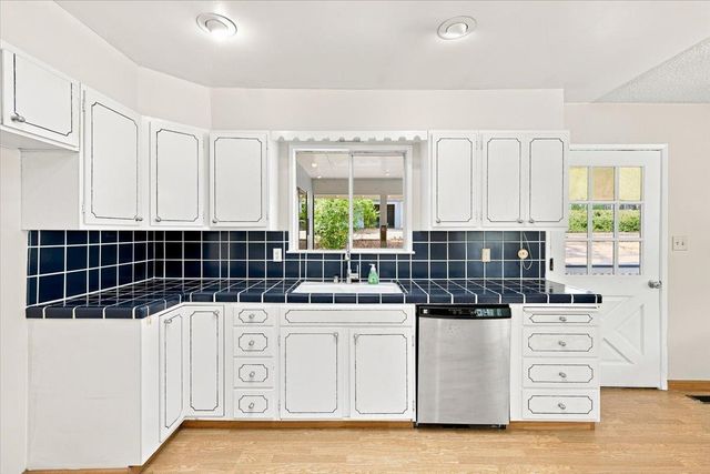 18525 Siesta Dr, Penn Valley, CA 95946