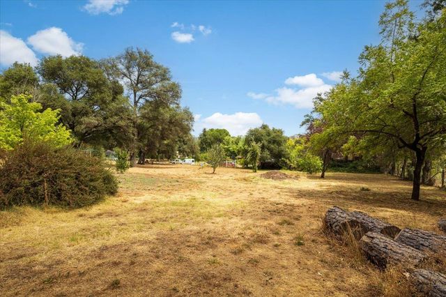 18525 Siesta Dr, Penn Valley, CA 95946