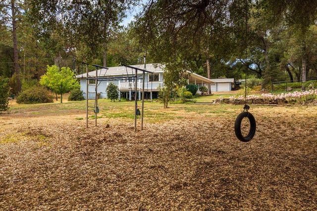 18525 Siesta Dr, Penn Valley, CA 95946