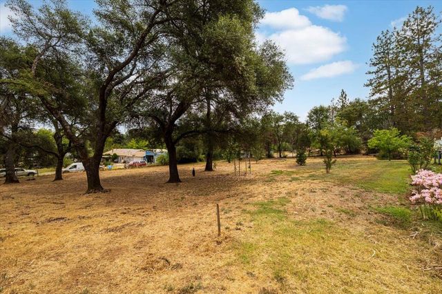 18525 Siesta Dr, Penn Valley, CA 95946