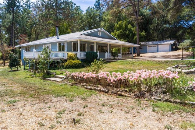 18525 Siesta Dr, Penn Valley, CA 95946