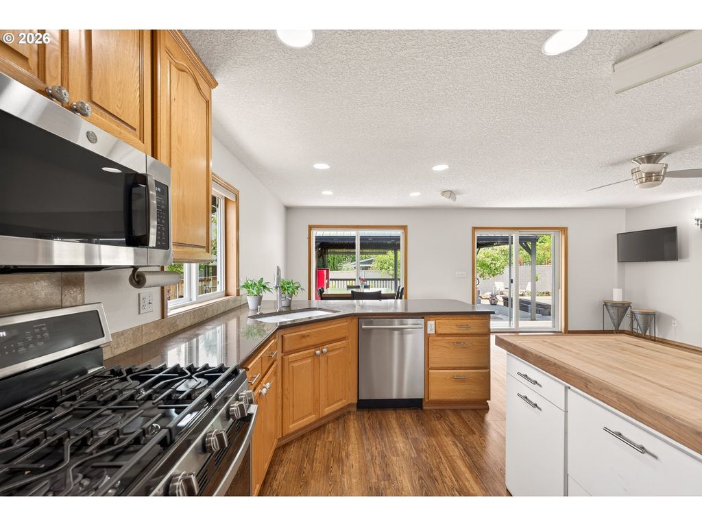 Image 18 of property listing at 671 Nw ALLEN Ct, Mc Minnville, OR 97128