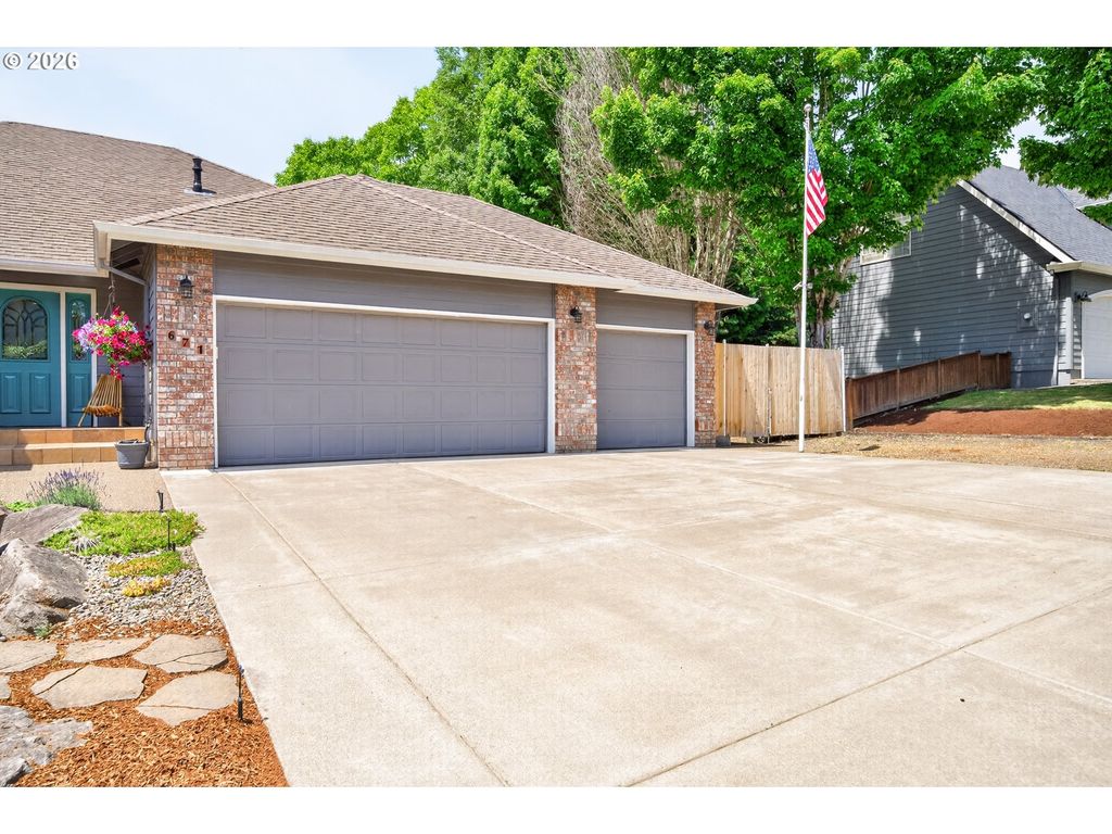 Image 2 of property listing at 671 Nw ALLEN Ct, Mc Minnville, OR 97128