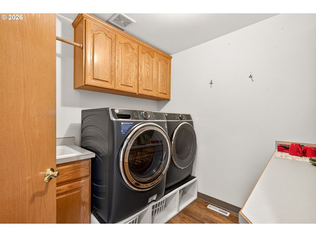 Image 21 of property listing at 671 Nw ALLEN Ct, Mc Minnville, OR 97128