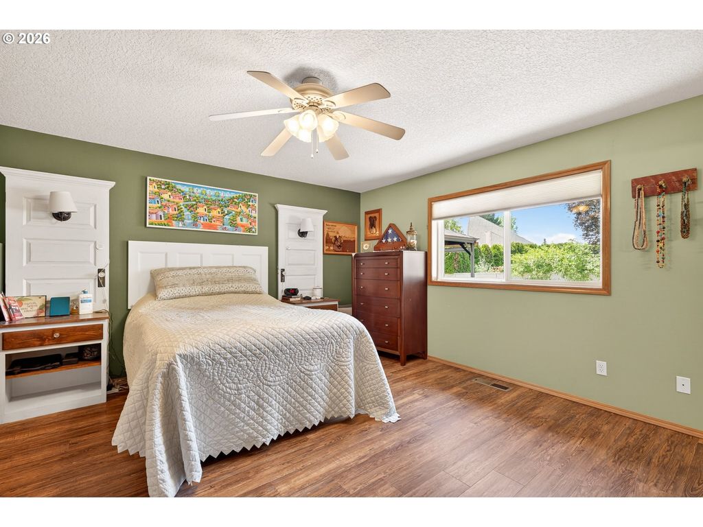 Image 25 of property listing at 671 Nw ALLEN Ct, Mc Minnville, OR 97128