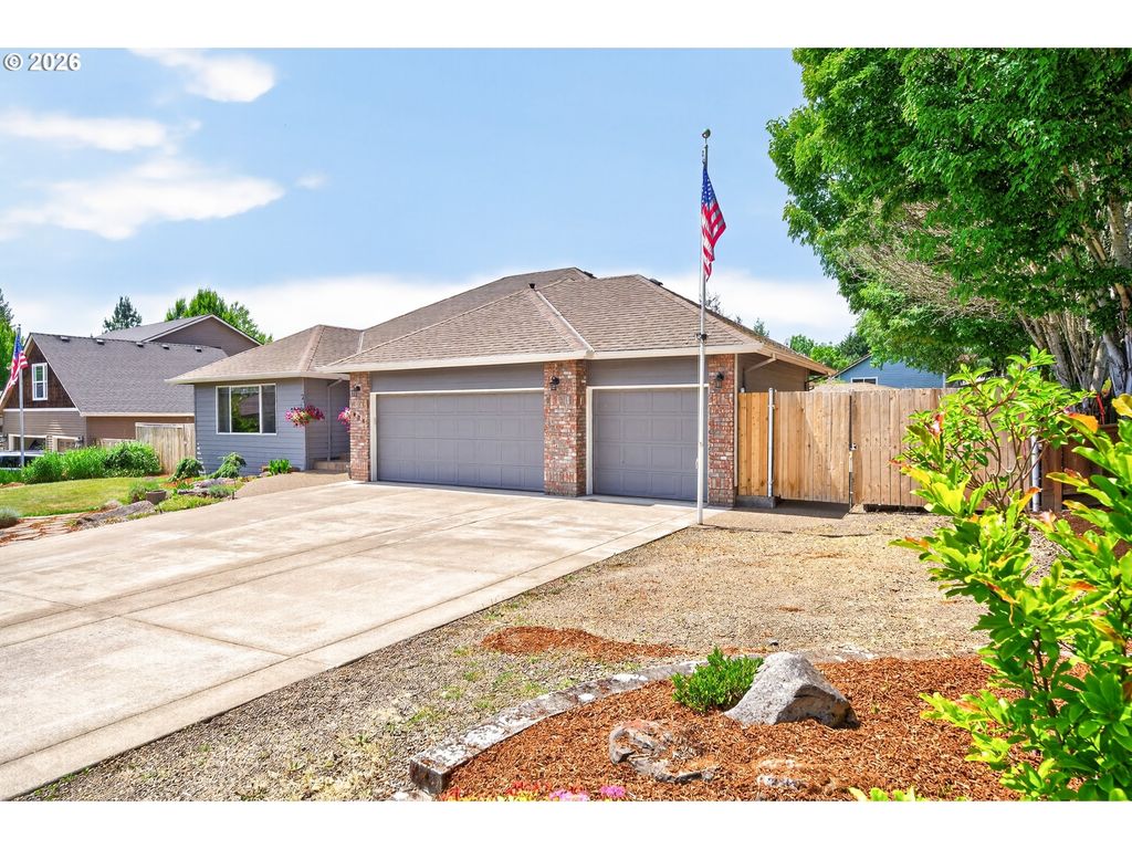 Image 3 of property listing at 671 Nw ALLEN Ct, Mc Minnville, OR 97128