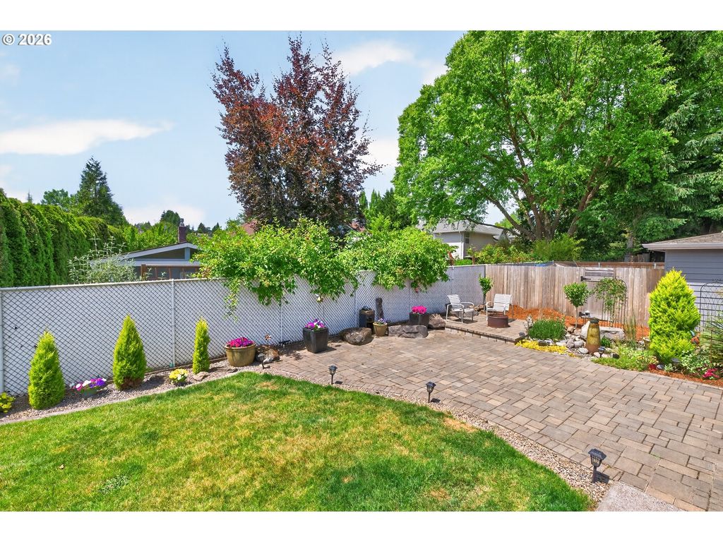 Image 31 of property listing at 671 Nw ALLEN Ct, Mc Minnville, OR 97128
