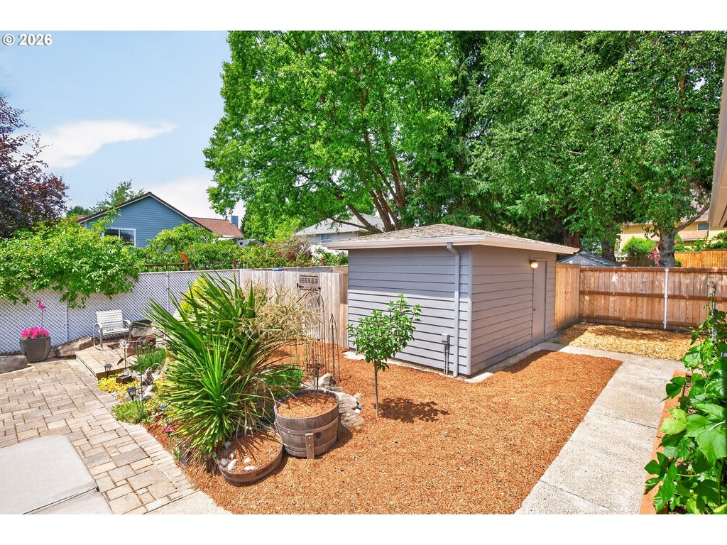 Image 32 of property listing at 671 Nw ALLEN Ct, Mc Minnville, OR 97128
