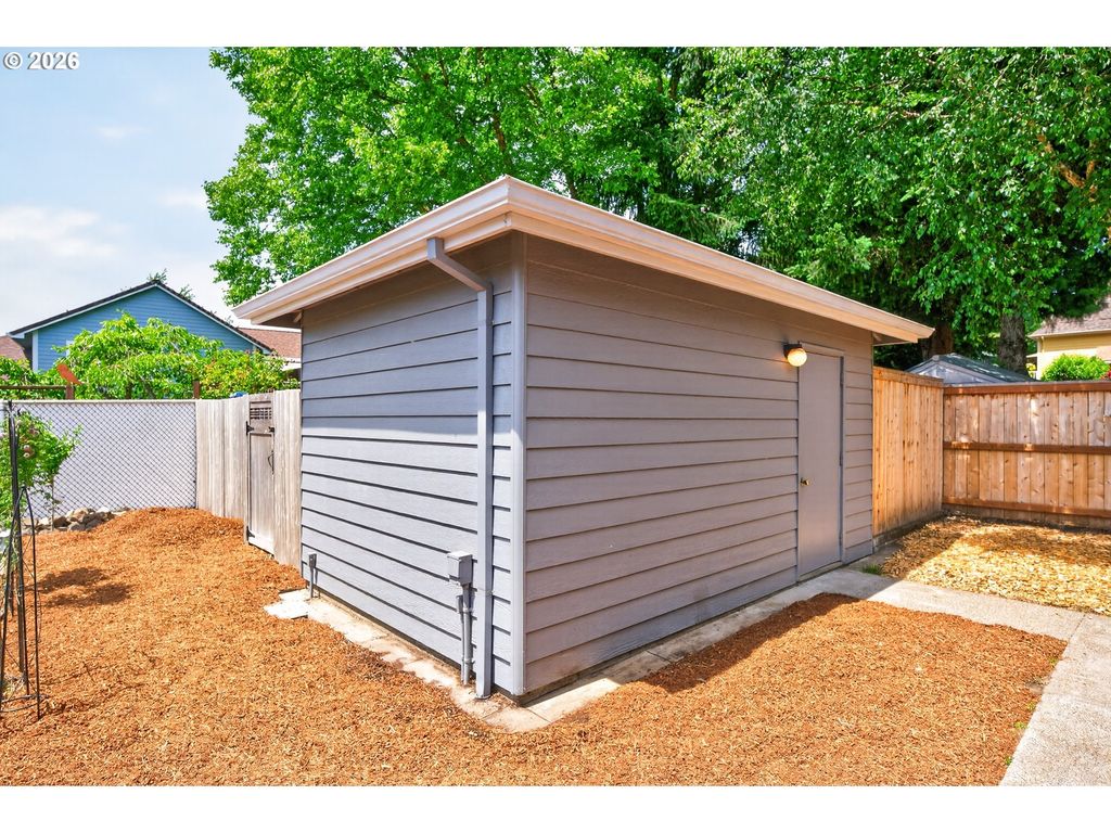 Image 34 of property listing at 671 Nw ALLEN Ct, Mc Minnville, OR 97128