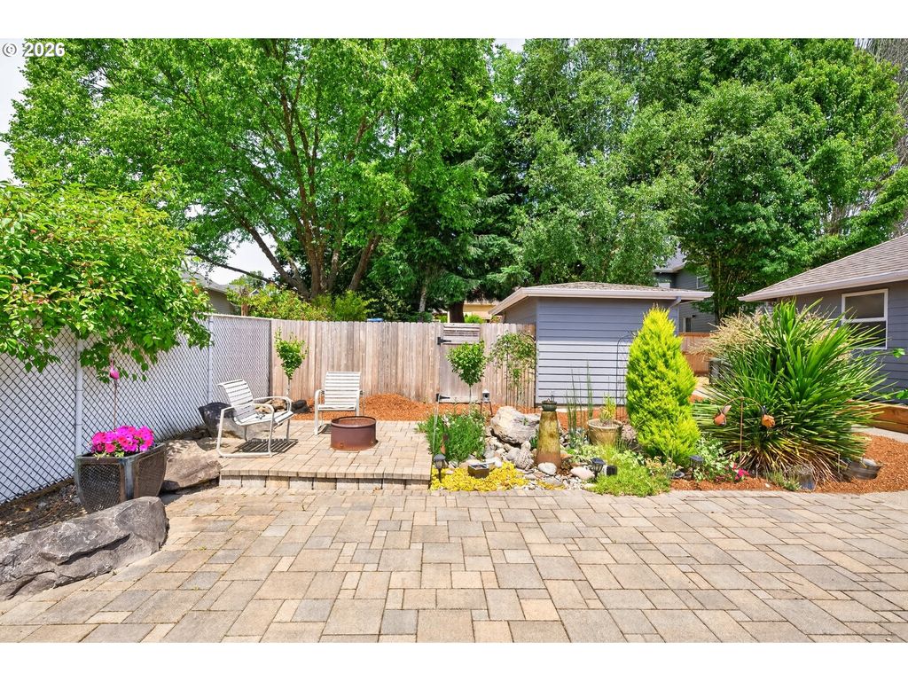 Image 38 of property listing at 671 Nw ALLEN Ct, Mc Minnville, OR 97128