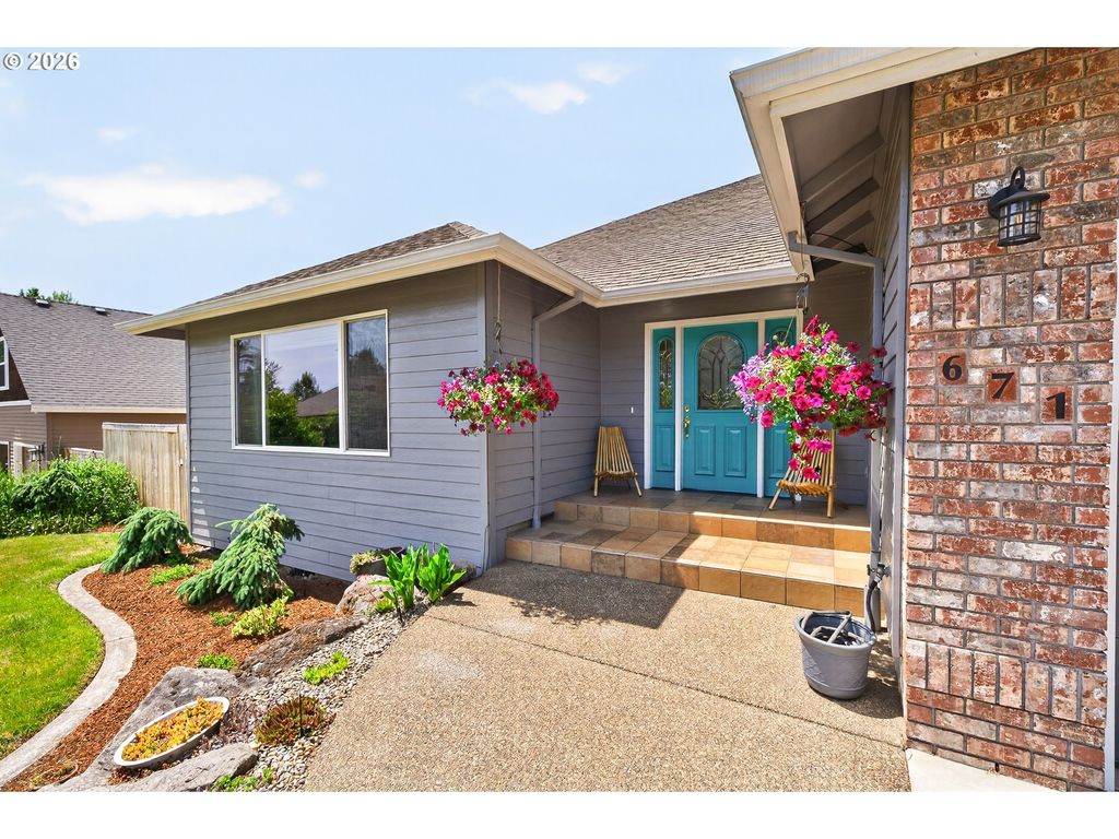 Image 4 of property listing at 671 Nw ALLEN Ct, Mc Minnville, OR 97128