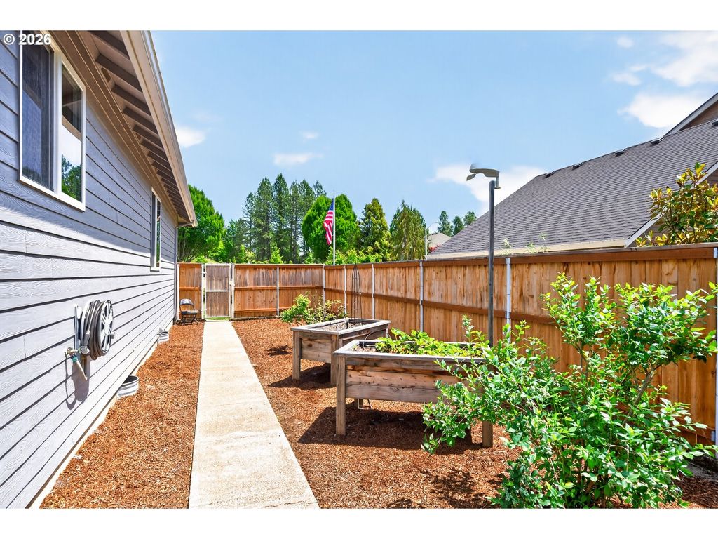 Image 42 of property listing at 671 Nw ALLEN Ct, Mc Minnville, OR 97128