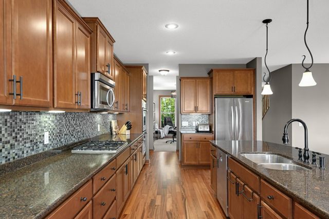 4692 159th Street W, Apple Valley, MN 55124