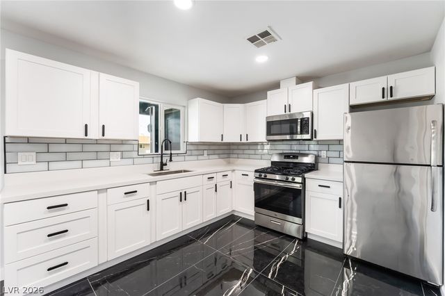 3215 Dillon Avenue, North Las Vegas, NV 89030