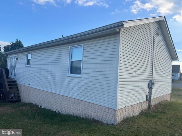 38 YARROW CIR, Martinsburg, WV 25404