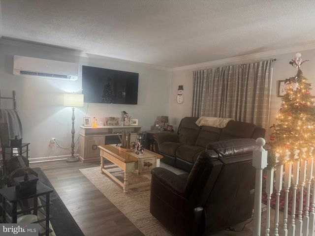 38 YARROW CIR, Martinsburg, WV 25404