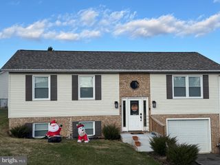 38 YARROW CIR, Martinsburg, WV 25404