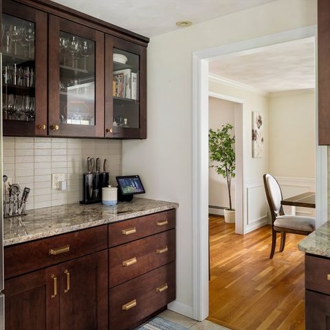 6 Castle Clare Cir, Wakefield, MA 01880