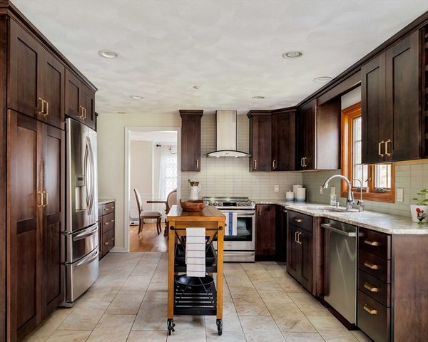 6 Castle Clare Cir, Wakefield, MA 01880