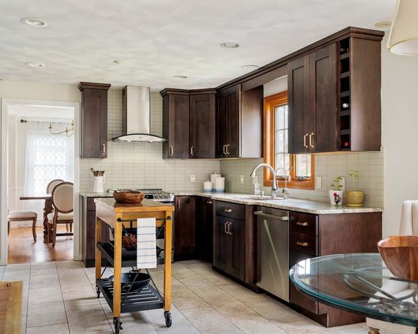 6 Castle Clare Cir, Wakefield, MA 01880