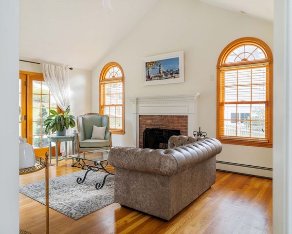 6 Castle Clare Cir, Wakefield, MA 01880