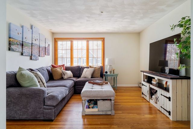 6 Castle Clare Cir, Wakefield, MA 01880