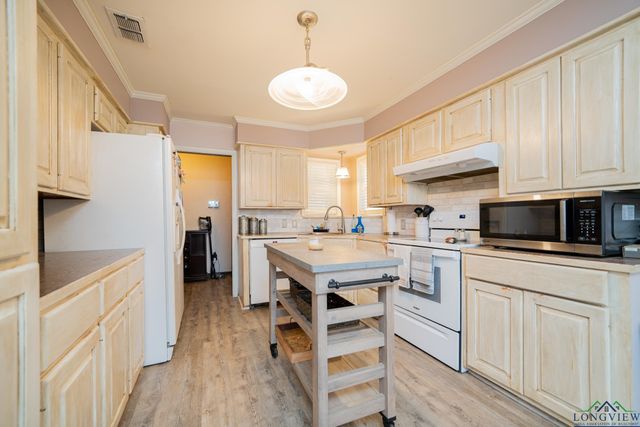 609 Vicky Dr, Longview, TX 75604
